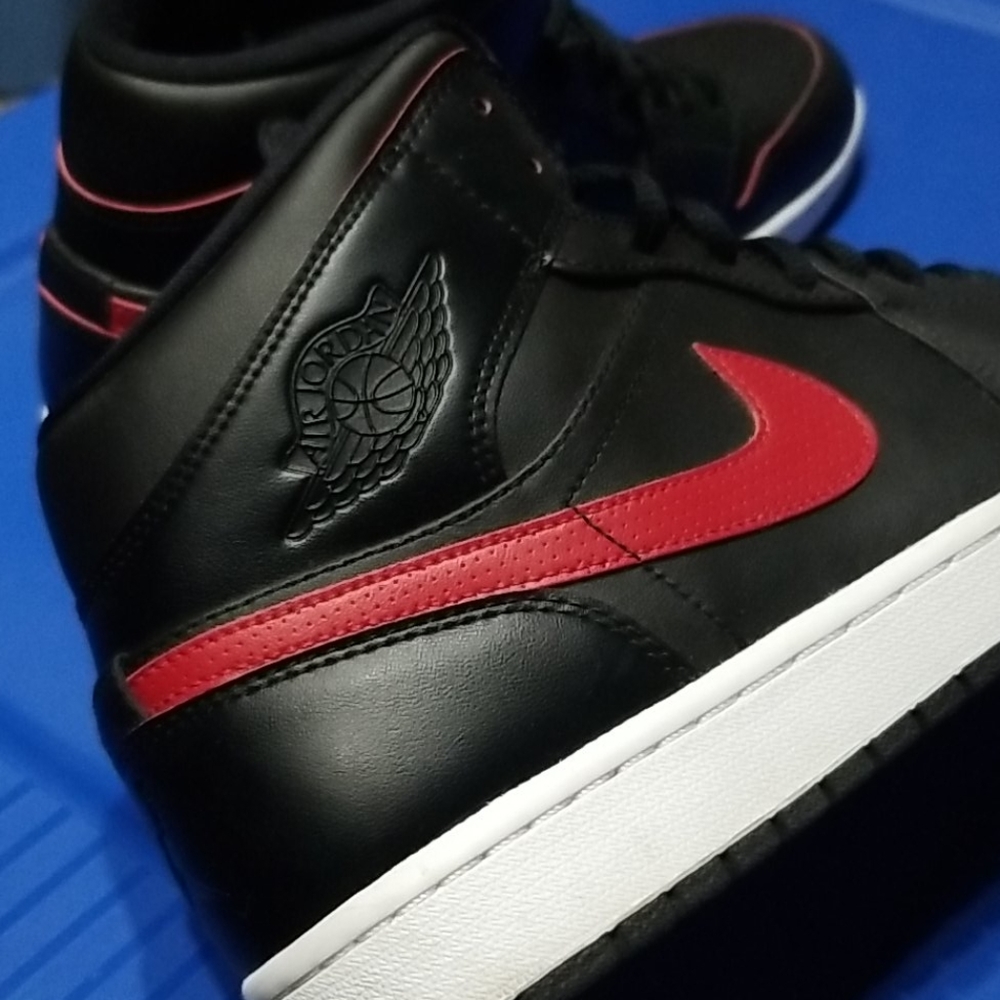 Air Jordan 1 Mid Black and Red